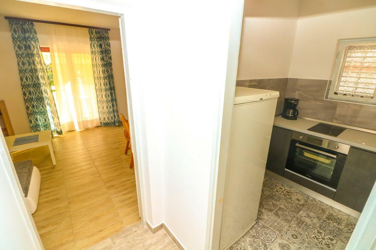 Apartments Reljic With Terrace Baška Exteriör bild