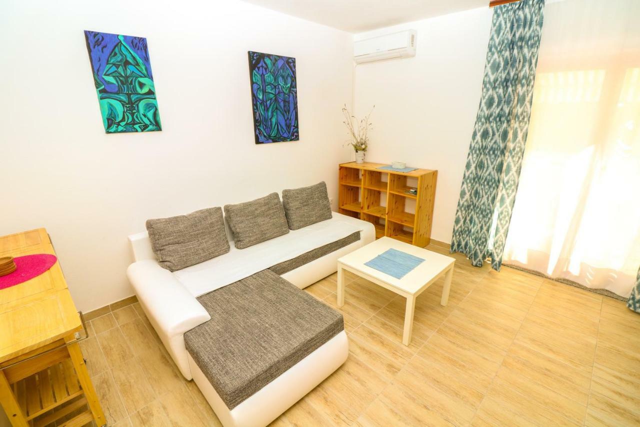 Apartments Reljic With Terrace Baška Exteriör bild