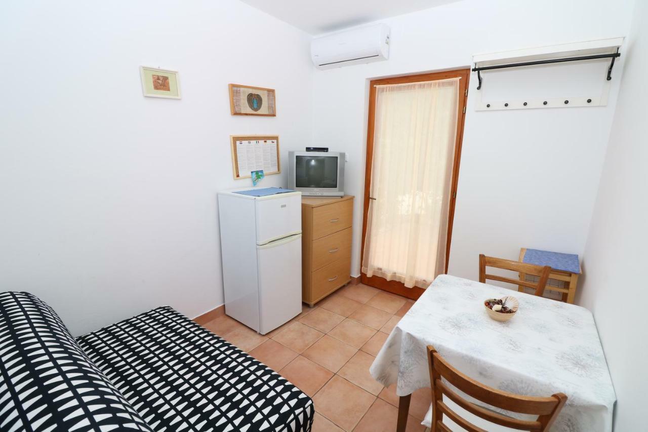 Apartments Reljic With Terrace Baška Exteriör bild