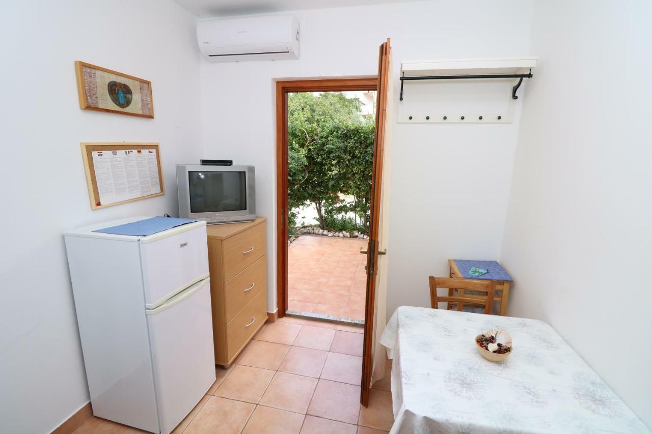 Apartments Reljic With Terrace Baška Exteriör bild