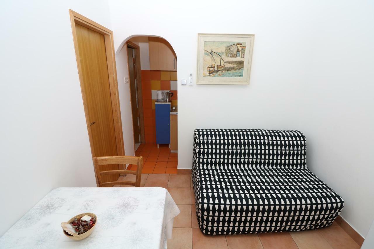 Apartments Reljic With Terrace Baška Exteriör bild