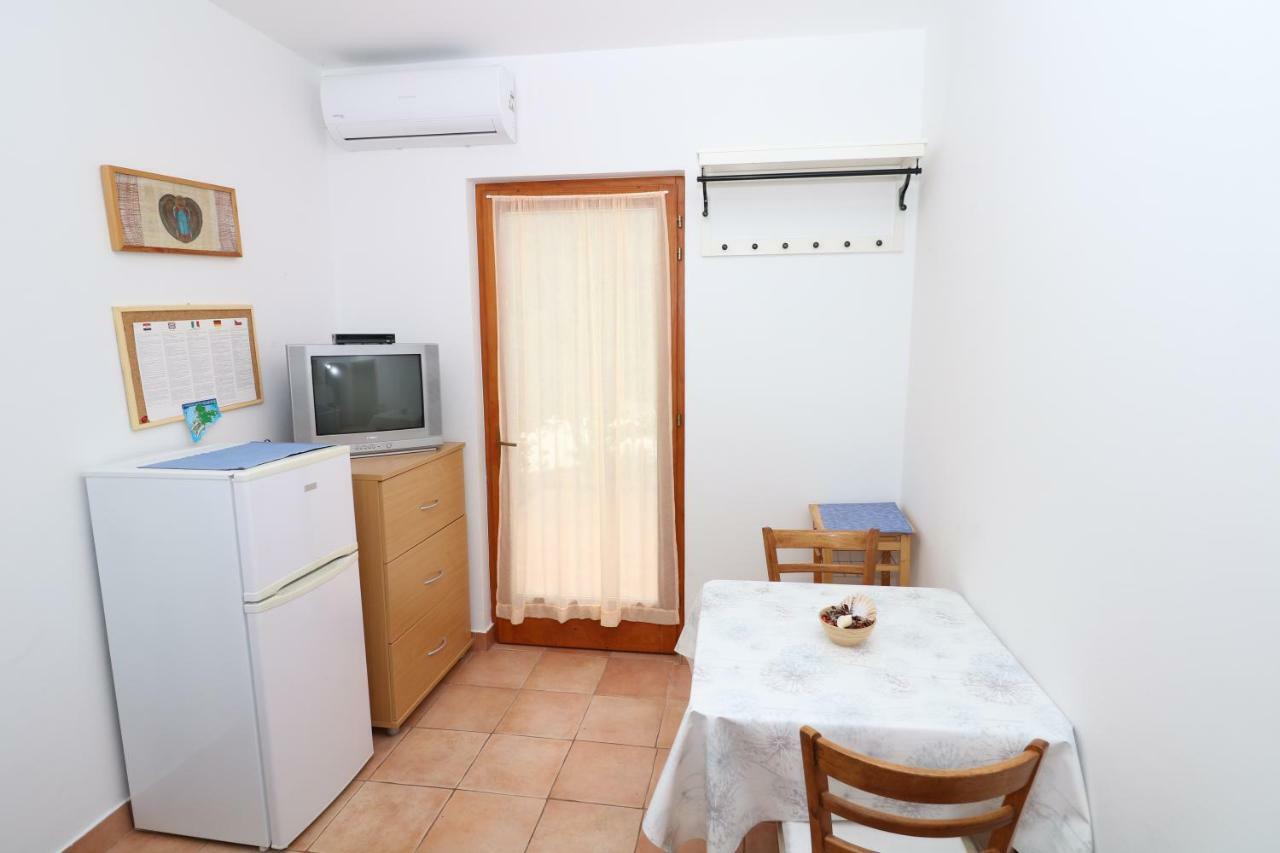 Apartments Reljic With Terrace Baška Exteriör bild